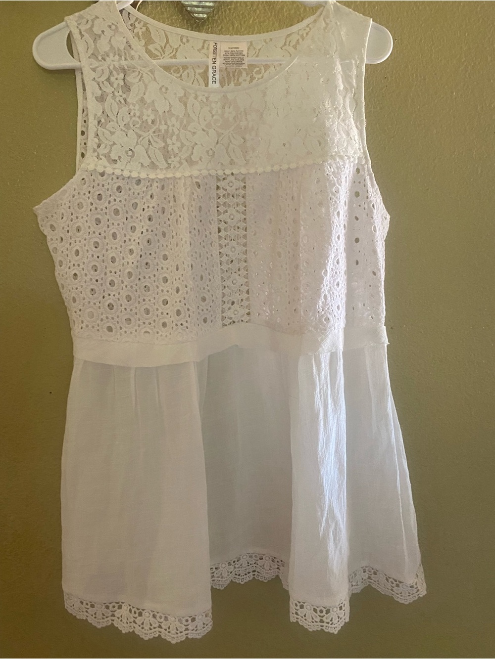 Lace Crochet Sleeveless Tunic Top - White